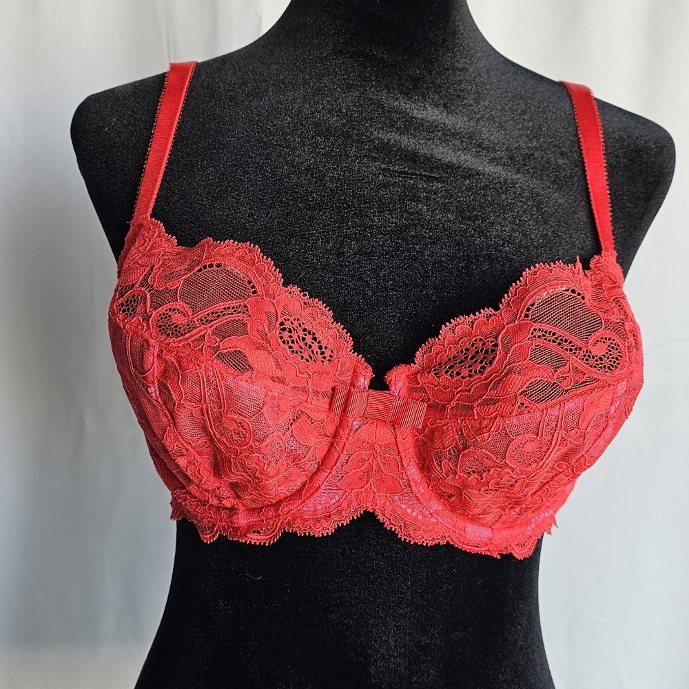 Victoria's Secret Very Sexy Red Lace Bra